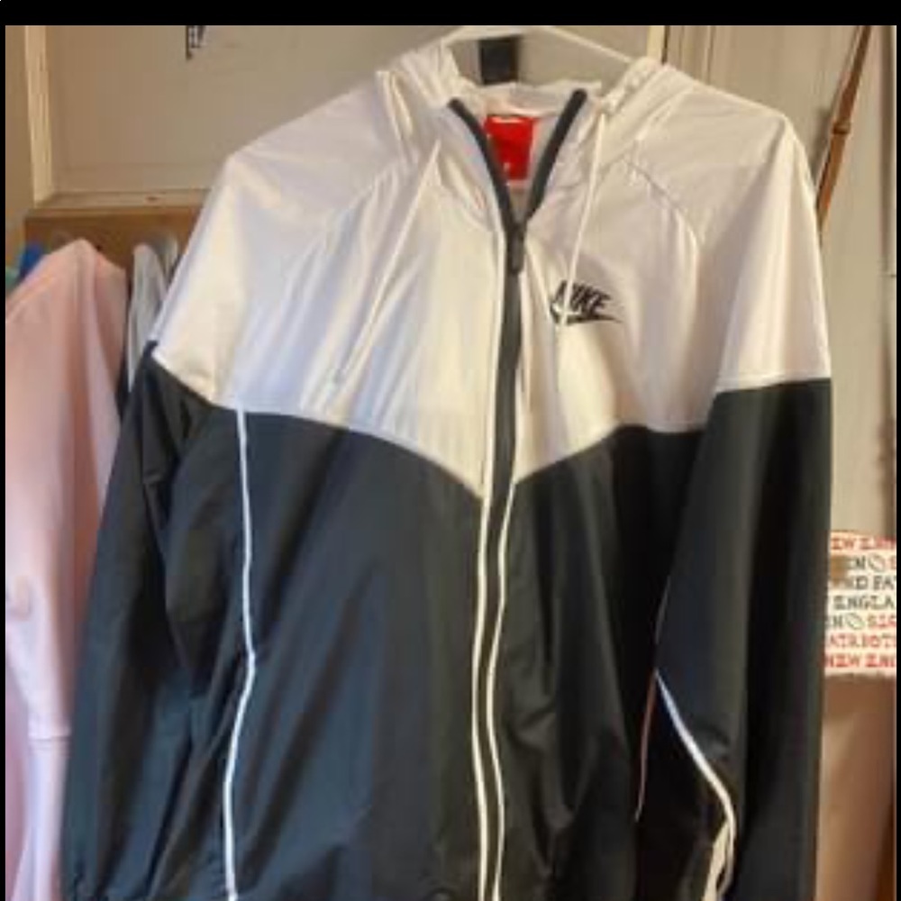 Nike women’s plus size wind breaker 3x